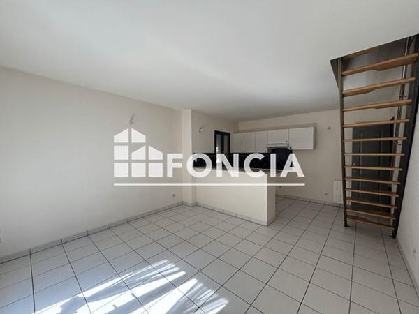 Location Appartement 2 pièces 36.74 m² - 20 BIS RUE PAUL COURIER Blere 37150