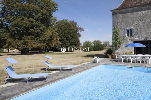 Chateau Féerique avec 2 gites indépendants, 3 piscines, salle de réception, et 20 chambres, PONS