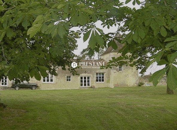 Chateau Féerique avec 2 gites indépendants, 3 piscines, salle de réception, et 20 chambres, PONS