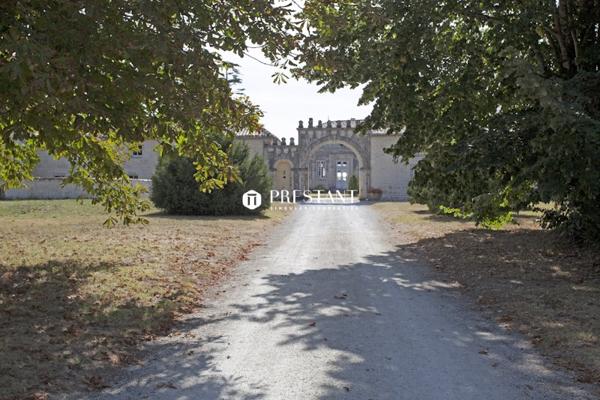 Chateau Féerique avec 2 gites indépendants, 3 piscines, salle de réception, et 20 chambres, PONS