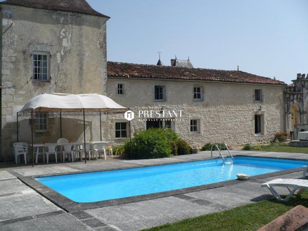 Chateau Féerique avec 2 gites indépendants, 3 piscines, salle de réception, et 20 chambres, PONS