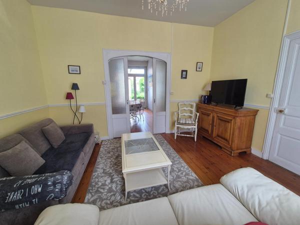 Une belle opportunité pour les amateurs de pierre et de projets de rénovation au cœur de Luçon.