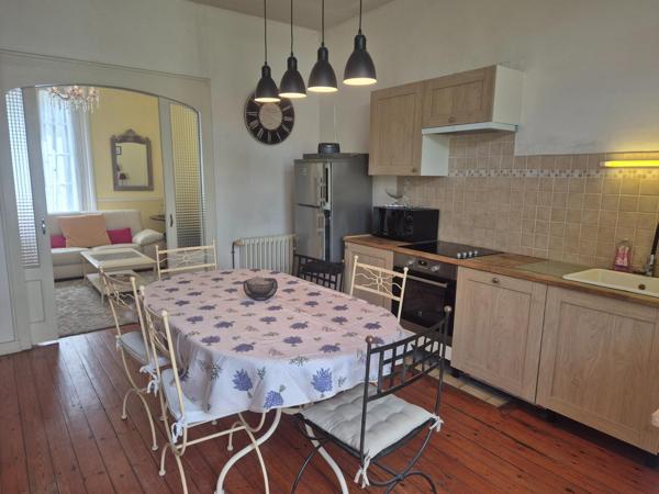 Une belle opportunité pour les amateurs de pierre et de projets de rénovation au cœur de Luçon.