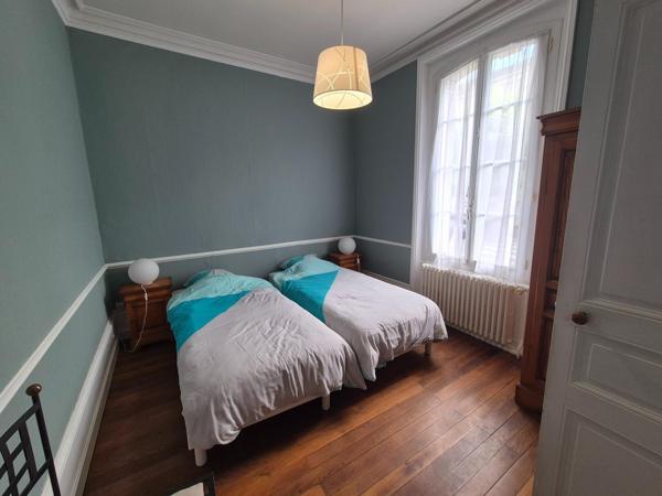 Une belle opportunité pour les amateurs de pierre et de projets de rénovation au cœur de Luçon.