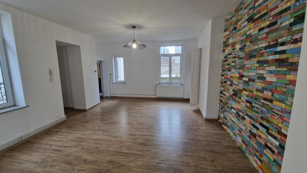 Appartement dans un immeuble de style Haussmannien boulevard Lafayette Calais 3 pièces100 m2 au 1er étage côté cour