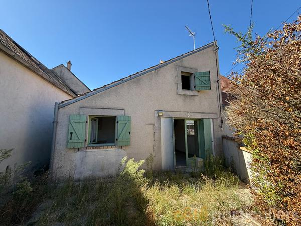 Vente
                Maison36 m² - 2 Pièces -
                    SAINT AMAND MONTROND (18200)
