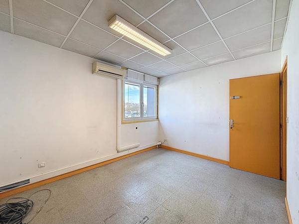 Location Local commercial 3 pièces 244 m2 à Bourgoin-Jallieu
