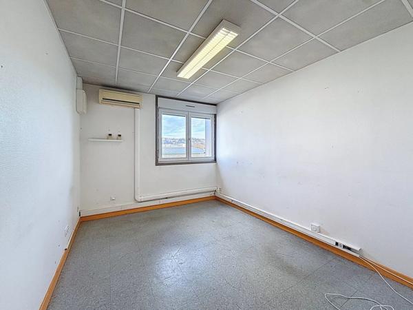 Location Local commercial 3 pièces 244 m2 à Bourgoin-Jallieu
