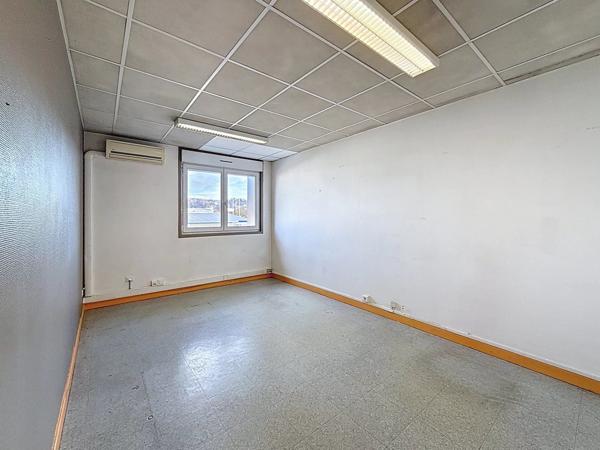 Location Local commercial 3 pièces 244 m2 à Bourgoin-Jallieu