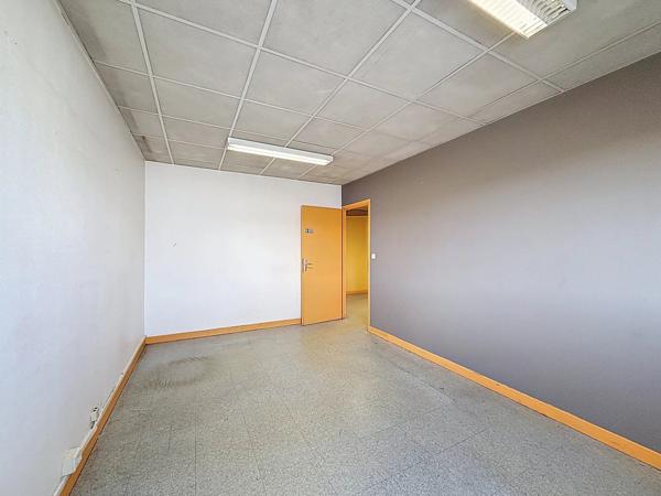 Location Local commercial 3 pièces 244 m2 à Bourgoin-Jallieu