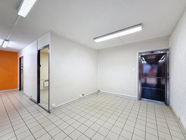 Location Local commercial 3 pièces 244 m2 à Bourgoin-Jallieu