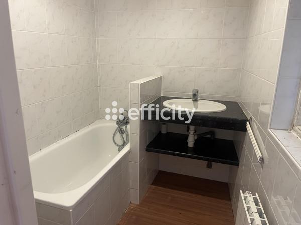 Maison
         5 pièces
        - 86 m² 219 500 € *