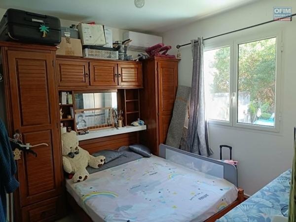 A vendre appartement 3 chambres avec jardin de 200 m2 à la Ravine des Cabris
