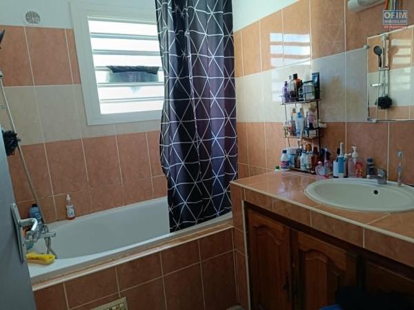 A vendre appartement 3 chambres avec jardin de 200 m2 à la Ravine des Cabris