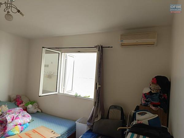 A vendre appartement 3 chambres avec jardin de 200 m2 à la Ravine des Cabris