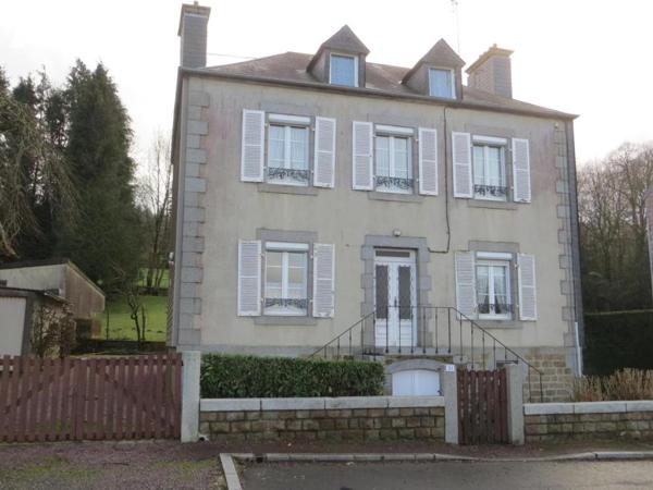 EXCLUSIVITE - SAINT-SEVER CALVADOS - MAISON DE VILLE AVEC CACHET 
