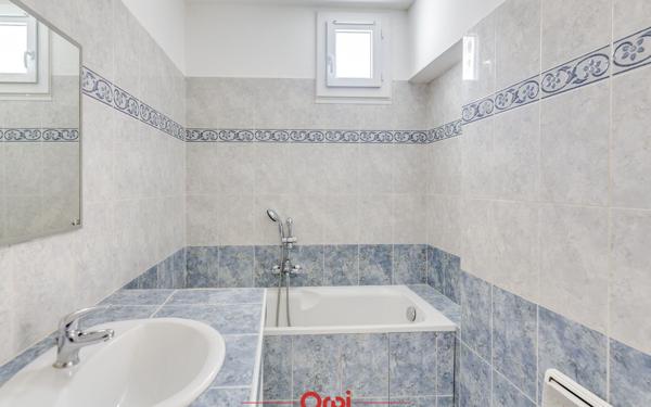 Appartement à vendre    3 pièces • 82,58 m2 Marseille 12