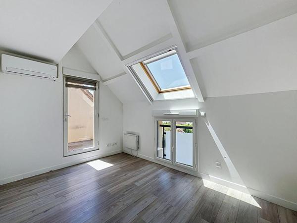 Duplex récent de standing  Climatisation Deux balcons  petite copropriété Faibles charges