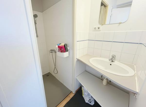 A vendre Studio  27 m²  déjà loué Résidence arborée à 5 min à pied du centre d'Aix-en-Provence - idéal investissement  locatif