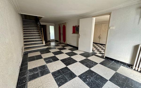 Maison à vendre    6 pièces • 204 m2 Castres