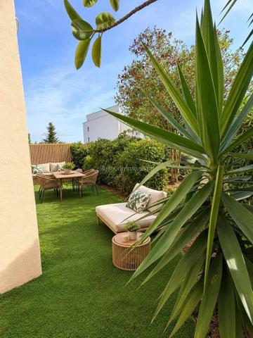 Vente                                                      Appartement
                        
                     4 pièces                      70 m2                     à L'Île-Rousse