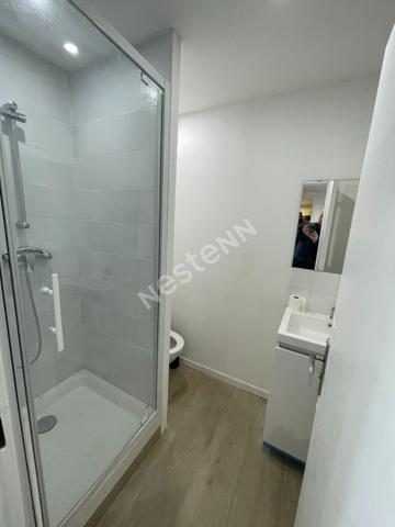 Local commercial/professionnel de  22 m² avec place de parking et balcon à louer sur Marseille 06 - Réf. 232