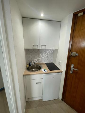 Local commercial/professionnel de  22 m² avec place de parking et balcon à louer sur Marseille 06 - Réf. 232