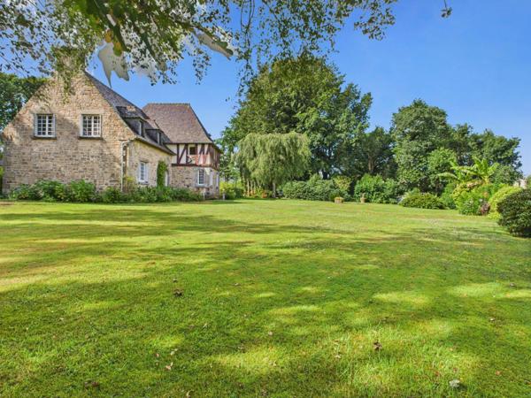 MAGNIFIQUE MAISON A COLOMBAGES DE 153 M2