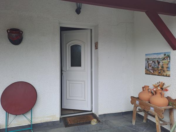 Maison de charme avec jardin, à pied des commerces, avec un espace pro.