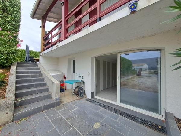 Maison de charme avec jardin, à pied des commerces, avec un espace pro.