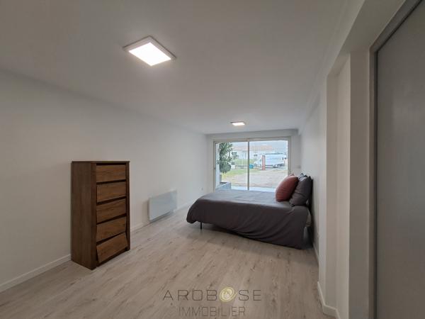 Maison de charme avec jardin, à pied des commerces, avec un espace pro.