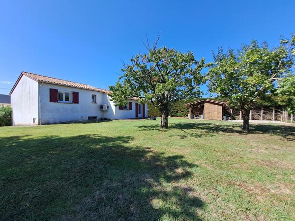 Maison de charme avec jardin, à pied des commerces, avec un espace pro.