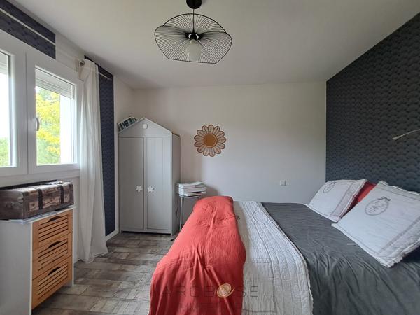 Maison de charme avec jardin, à pied des commerces, avec un espace pro.