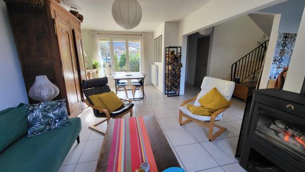 Jolie maison 2 faces avec garage et jardin