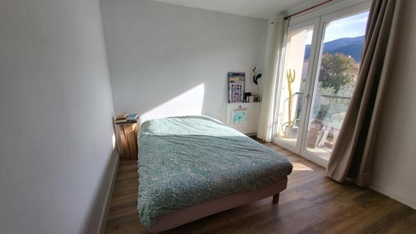 Jolie maison 2 faces avec garage et jardin