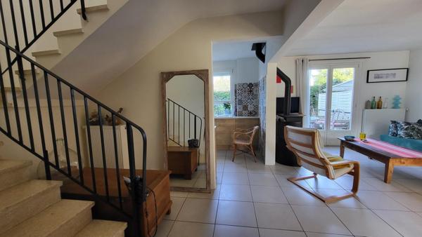 Jolie maison 2 faces avec garage et jardin