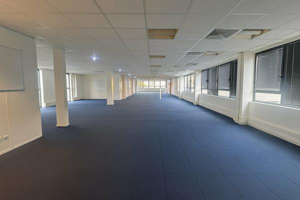 TOURS NORD L'AERONEF BUREAUX A LOUER DE 467 M² POSSIBILITE PARKIINGS D910 ECHANGEUR A10