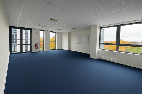 TOURS NORD L'AERONEF BUREAUX A LOUER DE 467 M² POSSIBILITE PARKIINGS D910 ECHANGEUR A10