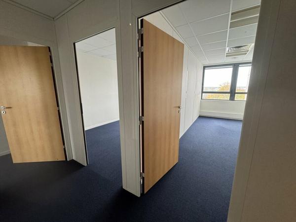 TOURS NORD L'AERONEF BUREAUX A LOUER DE 467 M² POSSIBILITE PARKIINGS D910 ECHANGEUR A10