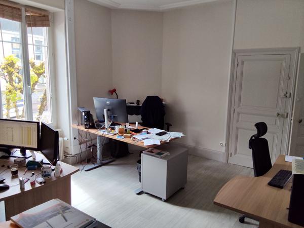 A VENDRE - BUREAUX - CENTRE-VILLE LIMOGES - 161 m² avec garage et stationnements