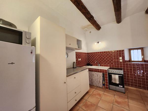 L'ISLE SUR LA SORGUE - A LOUER MAISON DE VILLE TYPE2 BIS - 1 PIECE A VIVRE - 1 CHAMBRE