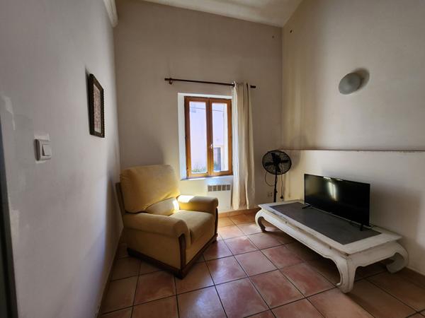 L'ISLE SUR LA SORGUE - A LOUER MAISON DE VILLE TYPE2 BIS - 1 PIECE A VIVRE - 1 CHAMBRE