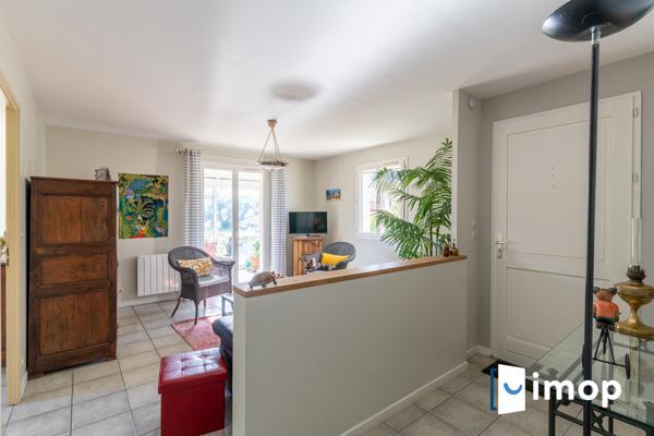 Maison de plain-pied avec beau jardin