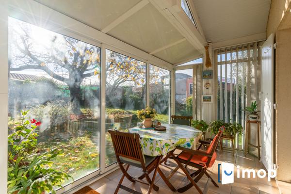 Maison de plain-pied avec beau jardin