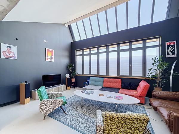 Au cœur du centre-ville d’Angoulême, superbe loft situé au 2ème étage d’un immeuble.