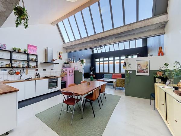 Au cœur du centre-ville d’Angoulême, superbe loft situé au 2ème étage d’un immeuble.