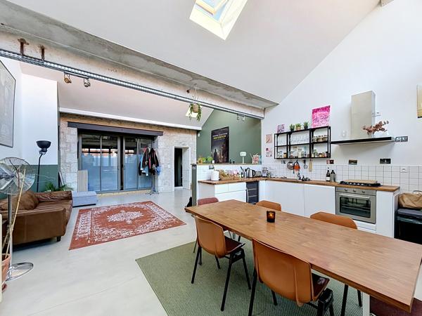 Au cœur du centre-ville d’Angoulême, superbe loft situé au 2ème étage d’un immeuble.