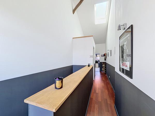 Au cœur du centre-ville d’Angoulême, superbe loft situé au 2ème étage d’un immeuble.