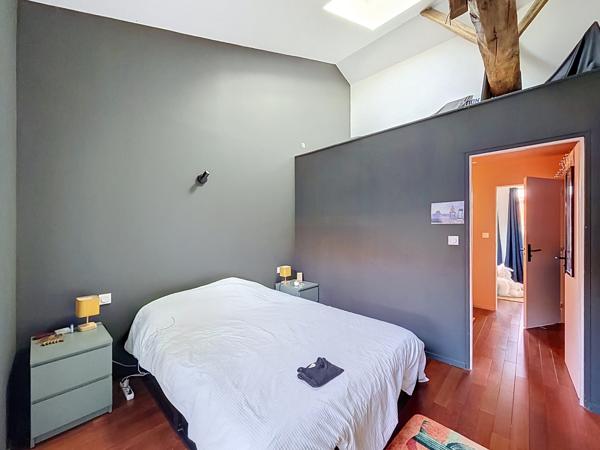 Au cœur du centre-ville d’Angoulême, superbe loft situé au 2ème étage d’un immeuble.