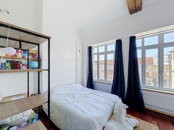 Au cœur du centre-ville d’Angoulême, superbe loft situé au 2ème étage d’un immeuble.